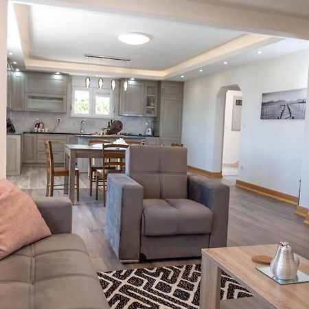 Apartmani Sandra Kaštela Eksteriør billede