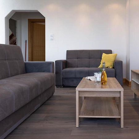 Apartmani Sandra Kaštela Eksteriør billede